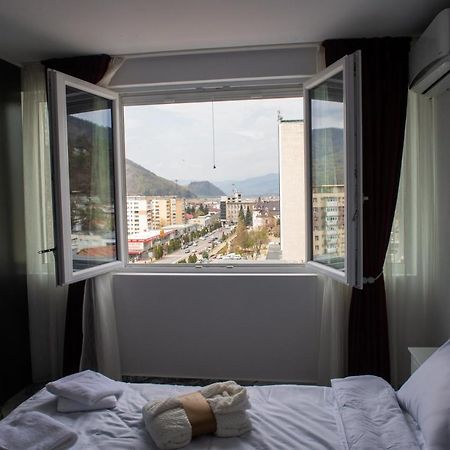 Apart Hotel Center بياترا نام المظهر الخارجي الصورة