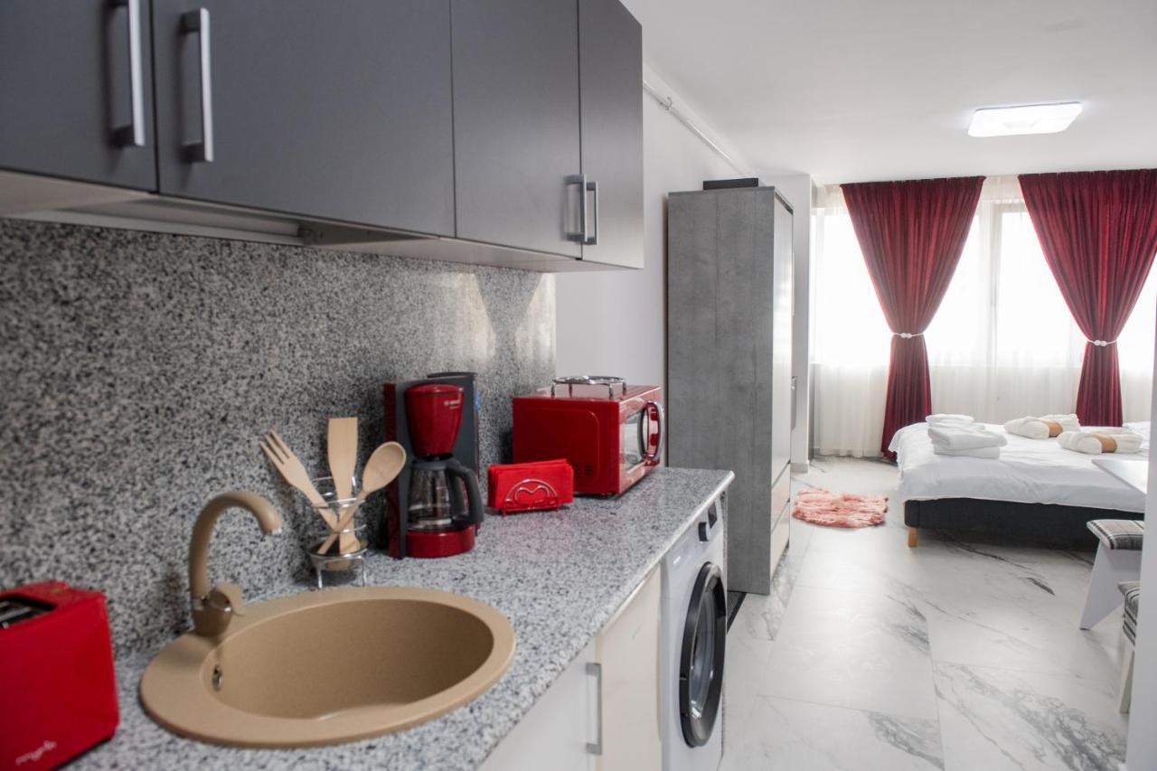 Apart Hotel Center بياترا نام المظهر الخارجي الصورة